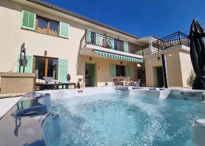 House Marea With Jacuzzi Vikendica