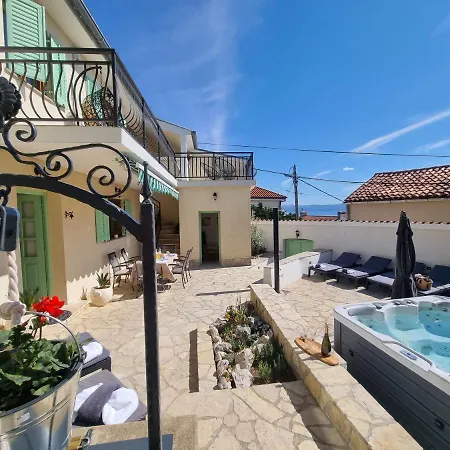 Nyaraló House Marea With Jacuzzi Crikvenica